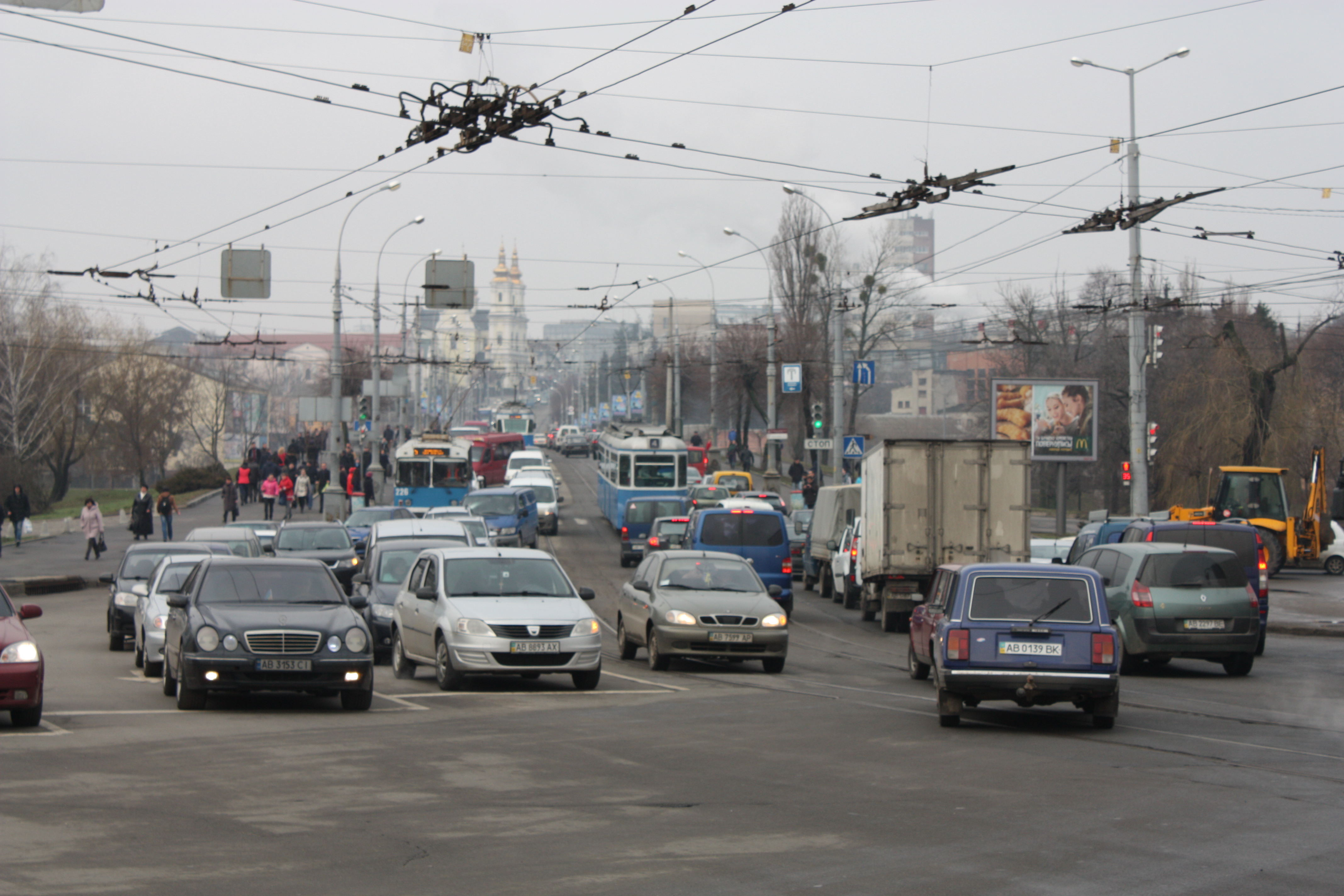 Центральний міст стоїть: масштабний затор паралізував рух у Вінниці (Фото)